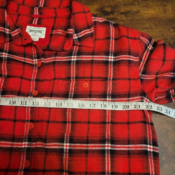 American Eagle Flannel Plaid Cropped Shirt M Oversized Pocket Red Black White - Picture 6 of 10